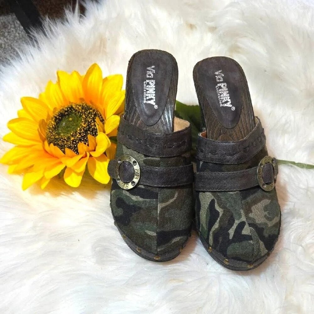 Via Pinky Camouflage Clogs with Buckle Detail